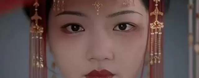 任敏古偶新剧《顾锦朝》服化道与配音遭质疑，AI选角系统引业内关注：资讯配图