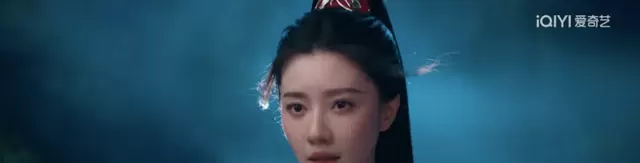 任嘉伦白发造型引爆社交平台，《佳偶天成》特效投入两亿半但剧情遭质疑：资讯配图