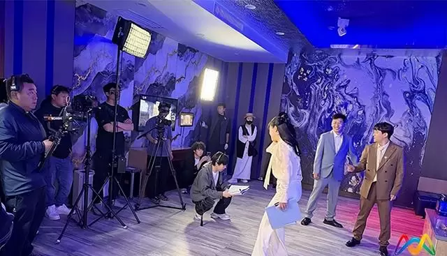 短剧《中年被裁后，我拿下年下弟弟2》上党开机：情报图